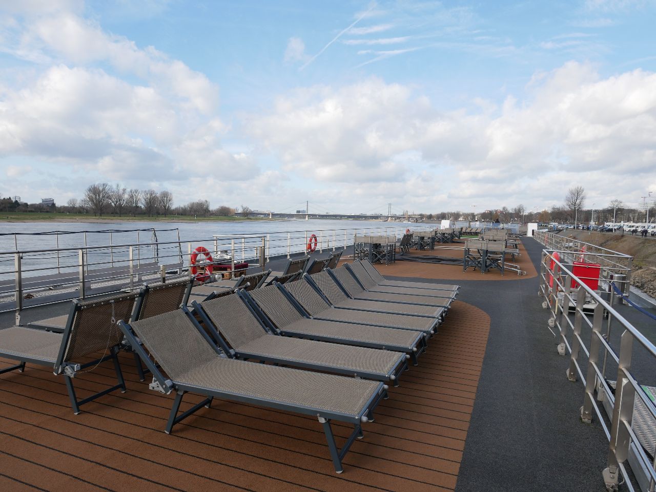 Die VIVA TIARA Papa und Sohn gehen auf Flusskreuzfahrt (Reisebericht)