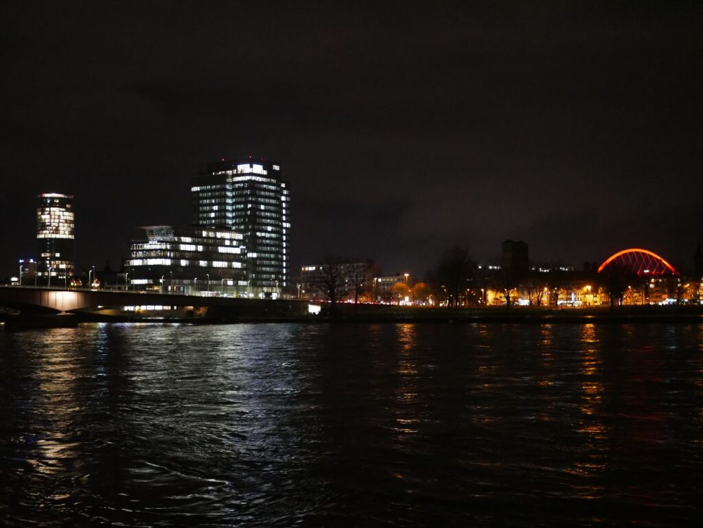 Flusskreuzfahrt Köln bei Nacht