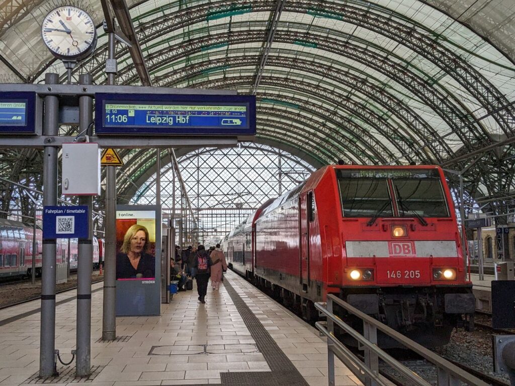 Dresden Hauptbahnhof Regionalzug RE 50