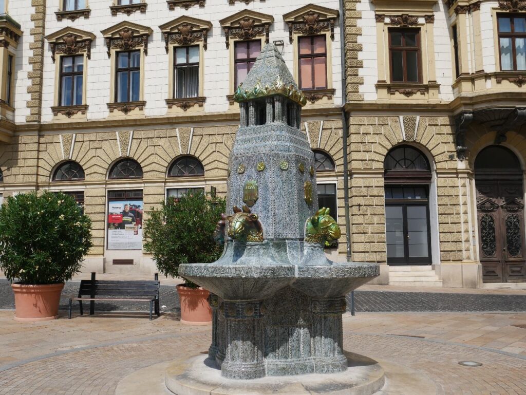 Zsolnay Brunnen Pécs