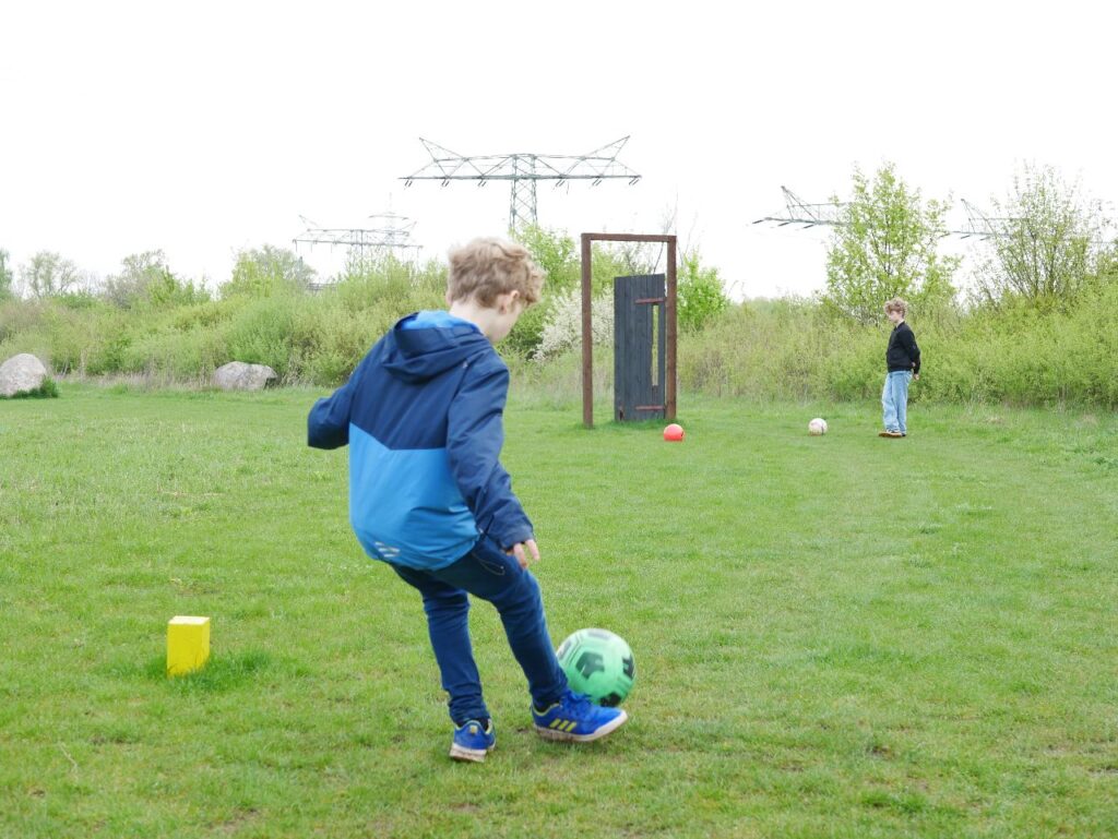 Fußballgolf Freizeitpark Hufeisensee Halle mit Kindern