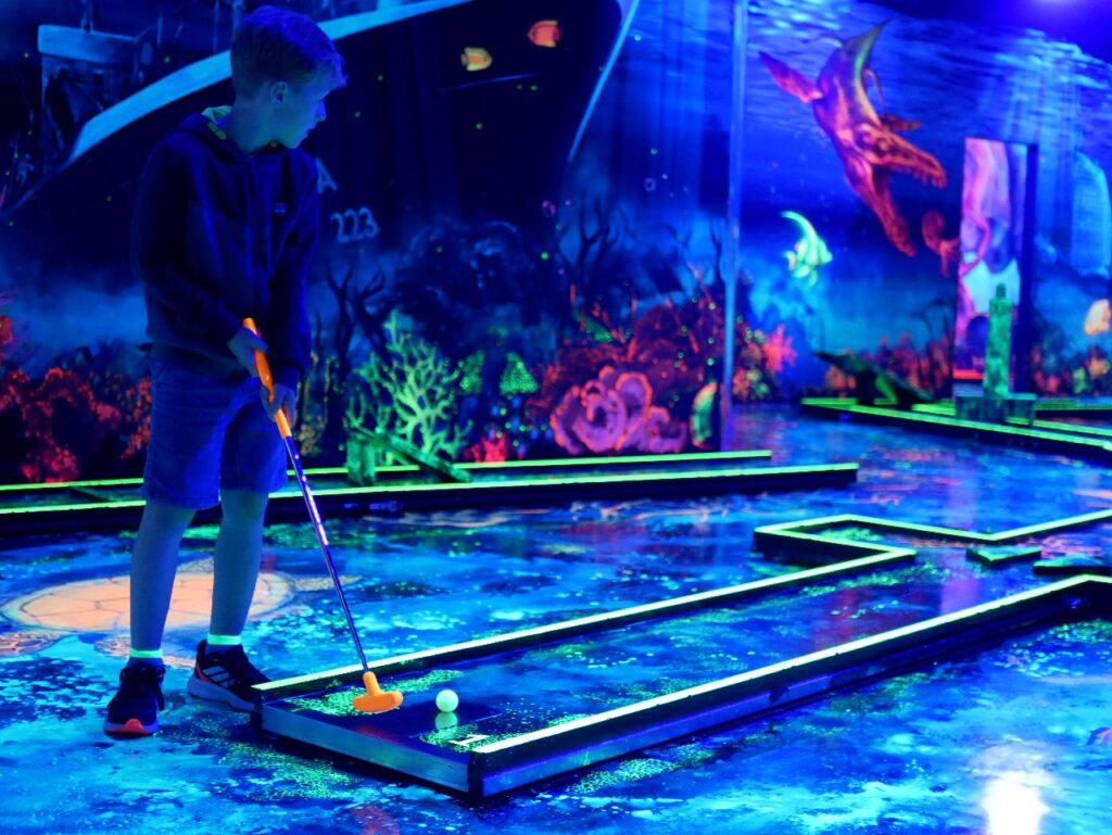 Havenglow Schwarzlichtgolf Bremerhaven