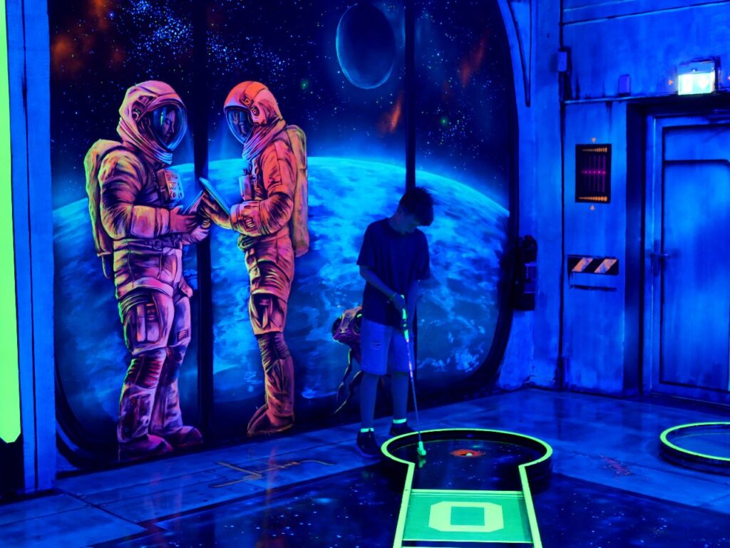 Havenglow Schwarzlichtgolf Bremerhaven