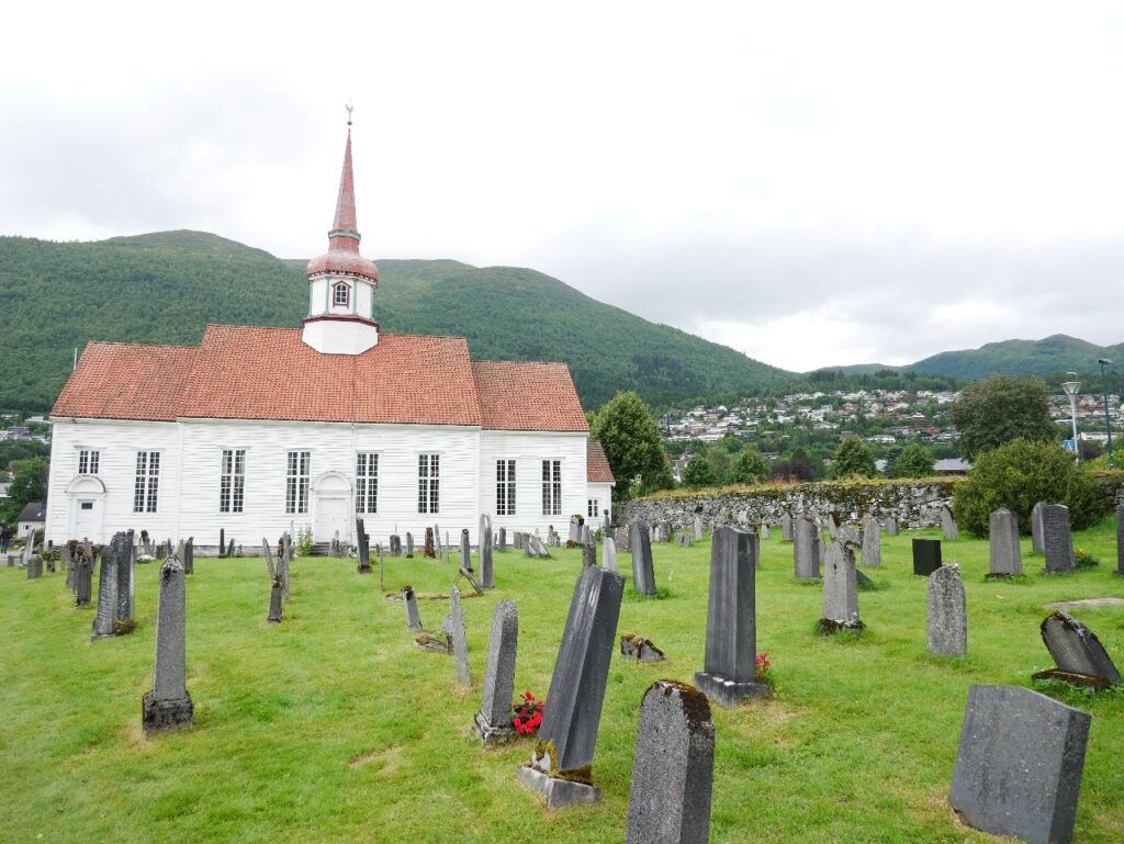 Nordfjordeid Kirche